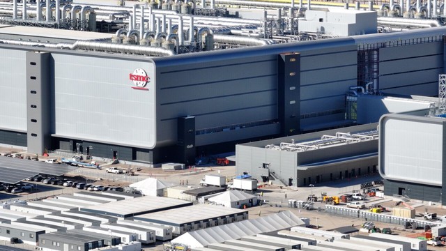 TSMC cảnh báo Mỹ: Áp thuế lên chip Đài Loan có thể khiến đầu tư tại nhà máy Arizona “đổ vỡ”- Ảnh 1. TSMC cảnh báo Mỹ: Áp thuế lên chip Đài Loan có thể khiến đầu tư tại nhà máy Arizona “đổ vỡ”- Ảnh 1.