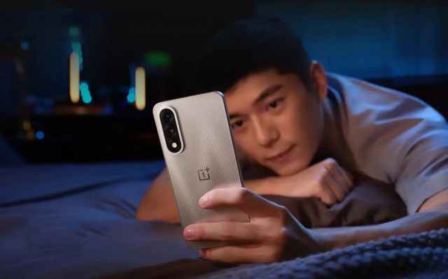 OnePlus ra mắt "flagship killer": Hiệu năng cực mạnh với chip Dimensity 9400+, sạc 10 phút chơi game 3 giờ, giá chỉ 8,9 triệu đồng- Ảnh 2. OnePlus ra mắt "flagship killer": Hiệu năng cực mạnh với chip Dimensity 9400+, sạc 10 phút chơi game 3 giờ, giá chỉ 8,9 triệu đồng- Ảnh 2.