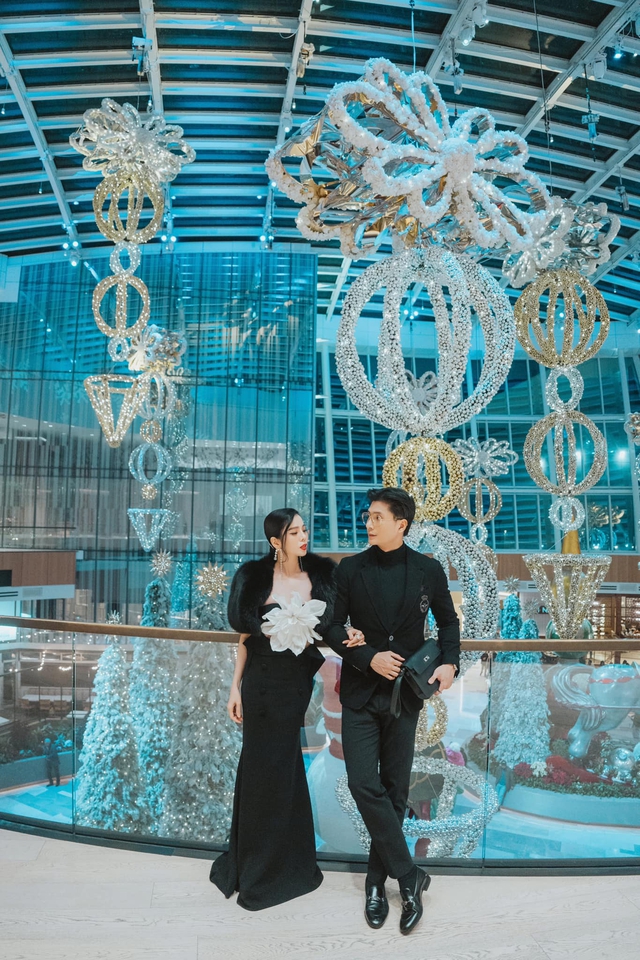 Nam diễn viên Việt quấn quýt bên người phụ nữ hơn 11 tuổi, có 1 con riêng như thuở mới yêu- Ảnh 2.