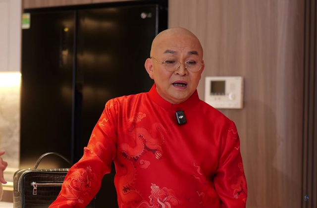 Xuân Hinh: "Tôi gần 70 rồi mà da cứ mịn như da em bé"- Ảnh 2. Xuân Hinh: "Tôi gần 70 rồi mà da cứ mịn như da em bé"- Ảnh 2.