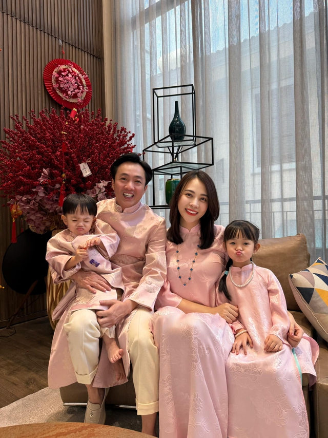 Thế hệ "ngậm thìa vàng" 2020s: Những cậu ấm cô chiêu đình đám nhất showbiz Việt- Ảnh 2. Thế hệ "ngậm thìa vàng" 2020s: Những cậu ấm cô chiêu đình đám nhất showbiz Việt- Ảnh 2.