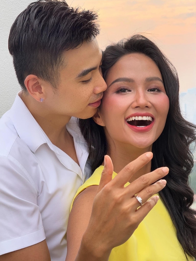 H'Hen Niê mang thai vẫn ăn đủ thứ, chạy show liên tục, tiết lộ 1 loại "vitamin" khiến cô xinh khỏe - Ảnh 2. H'Hen Niê mang thai vẫn ăn đủ thứ, chạy show liên tục, tiết lộ 1 loại "vitamin" khiến cô xinh khỏe - Ảnh 2.