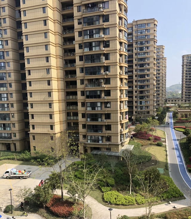 Bán nhà chung cư tầng 15 chuyển xuống tầng 1, tôi thở phào: Thoát cảnh bí bách, giờ ngày nào cũng hít thở không khí trong lành- Ảnh 1. Bán nhà chung cư tầng 15 chuyển xuống tầng 1, tôi thở phào: Thoát cảnh bí bách, giờ ngày nào cũng hít thở không khí trong lành- Ảnh 1.