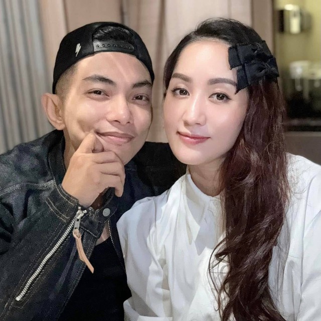 Nữ nghệ sĩ, viện trưởng Viện Văn hóa Nghệ thuật UEF: "Tôi sinh ra là để làm vợ hầu anh Hiển"- Ảnh 2. Nữ nghệ sĩ, viện trưởng Viện Văn hóa Nghệ thuật UEF: "Tôi sinh ra là để làm vợ hầu anh Hiển"- Ảnh 2.