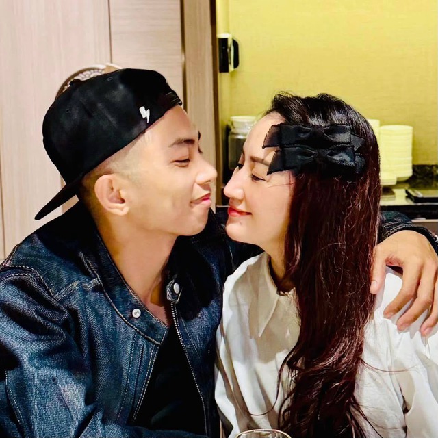 Nữ nghệ sĩ, viện trưởng Viện Văn hóa Nghệ thuật UEF: "Tôi sinh ra là để làm vợ hầu anh Hiển"- Ảnh 3. Nữ nghệ sĩ, viện trưởng Viện Văn hóa Nghệ thuật UEF: "Tôi sinh ra là để làm vợ hầu anh Hiển"- Ảnh 3.
