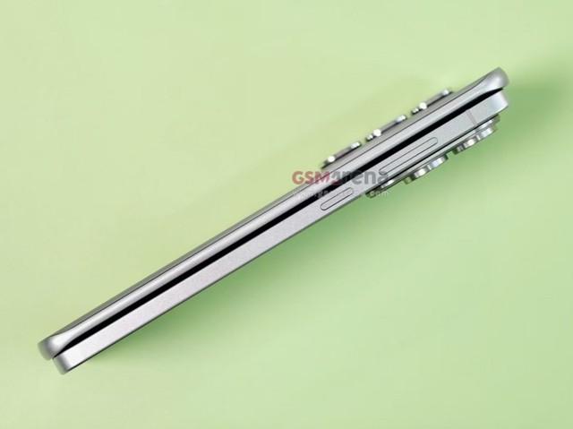 Cận cảnh điện thoại màn hình cong mỏng nhất thế giới tới từ Trung Quốc, đối đầu trực tiếp Galaxy S25 Edge- Ảnh 3.