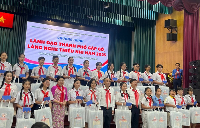 Tự hào là măng non Thành phố Hồ Chí Minh: Chương trình Lãnh đạo Thành phố gặp gỡ, lắng nghe thiếu nhi năm 2025- Ảnh 2. Tự hào là măng non Thành phố Hồ Chí Minh: Chương trình Lãnh đạo Thành phố gặp gỡ, lắng nghe thiếu nhi năm 2025- Ảnh 2.
