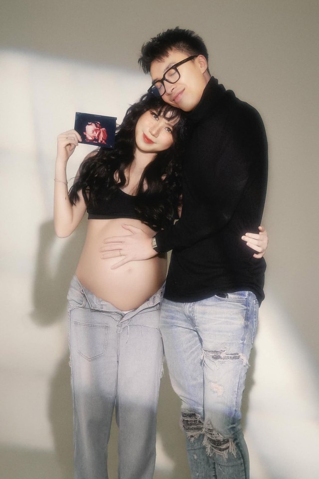 Chia sẻ gây chú ý của hot mom Hà Nội: “Mình sẽ là mẹ bỉm thư giãn”, “phú bà” Kiều Anh vào nói ngay: Ảo giác thôi!
- Ảnh 1. Chia sẻ gây chú ý của hot mom Hà Nội: “Mình sẽ là mẹ bỉm thư giãn”, “phú bà” Kiều Anh vào nói ngay: Ảo giác thôi!
- Ảnh 1.