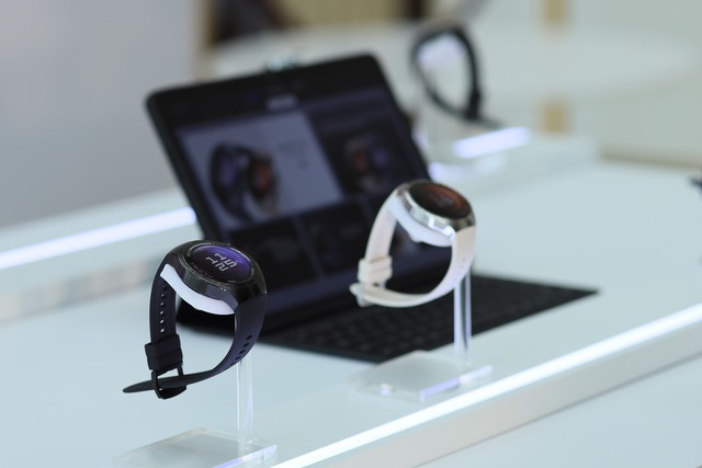 Huawei Watch Fit 4 series lên kệ: 2 phiên bản, mặt vuông đặc trưng nhưng mỏng nhẹ, nhiều ‘điểm cộng’ hơn- Ảnh 1. Huawei Watch Fit 4 series lên kệ: 2 phiên bản, mặt vuông đặc trưng nhưng mỏng nhẹ, nhiều ‘điểm cộng’ hơn- Ảnh 1.