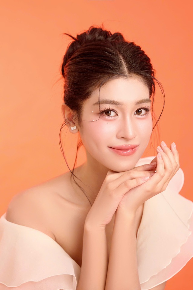 Nhan sắc ngọt ngào của Nguyễn Thanh Thảo - thí sinh thành thạo tiếng Anh, Pháp tại Hoa hậu Việt Nam 2024- Ảnh 8. Nhan sắc ngọt ngào của Nguyễn Thanh Thảo - thí sinh thành thạo tiếng Anh, Pháp tại Hoa hậu Việt Nam 2024- Ảnh 8.