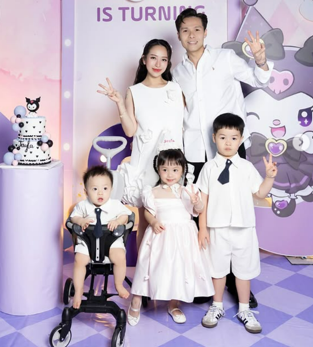 Sắp sửa sinh con lần 4, thiên kim nhà đại gia Minh Nhựa gây trầm trồ vì nhan sắc cực phẩm, riêng phần bụng lại càng xuất sắc- Ảnh 1. Sắp sửa sinh con lần 4, thiên kim nhà đại gia Minh Nhựa gây trầm trồ vì nhan sắc cực phẩm, riêng phần bụng lại càng xuất sắc- Ảnh 1.