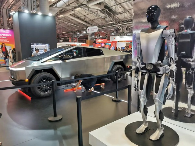 Musk tuyên bố sẽ đưa robot Optimus lên Sao Hỏa vào năm sau: Tham vọng lớn hay chỉ là lời hứa viển vông?- Ảnh 2.