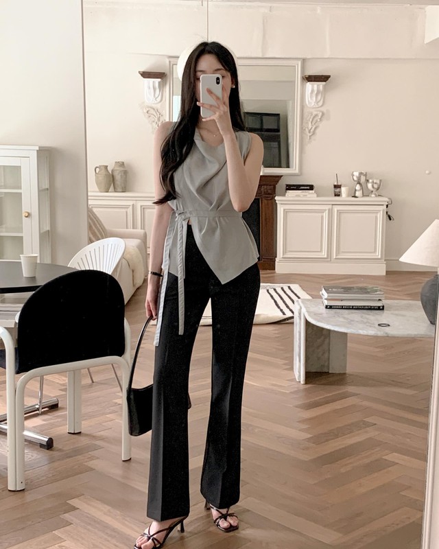 10 cách mặc quần đen sành điệu trong mọi hoàn cảnh, dành cho ai thích phong cách basic- Ảnh 6. 10 cách mặc quần đen sành điệu trong mọi hoàn cảnh, dành cho ai thích phong cách basic- Ảnh 6.