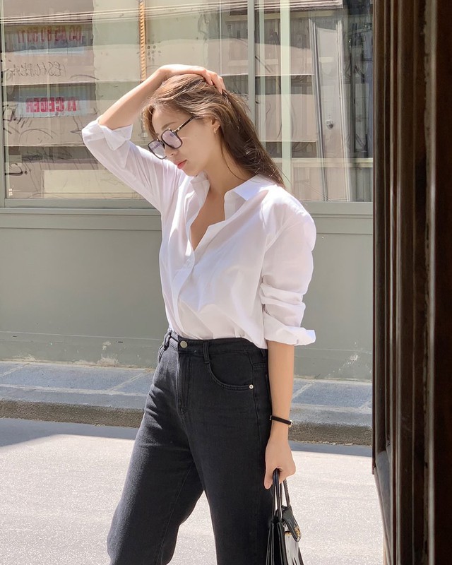 10 cách mặc quần đen sành điệu trong mọi hoàn cảnh, dành cho ai thích phong cách basic- Ảnh 5. 10 cách mặc quần đen sành điệu trong mọi hoàn cảnh, dành cho ai thích phong cách basic- Ảnh 5.