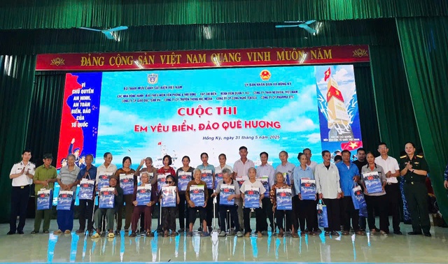 Giáo dục ý thức bảo vệ chủ quyền biển, đảo cho các em học sinh- Ảnh 2. Giáo dục ý thức bảo vệ chủ quyền biển, đảo cho các em học sinh- Ảnh 2.