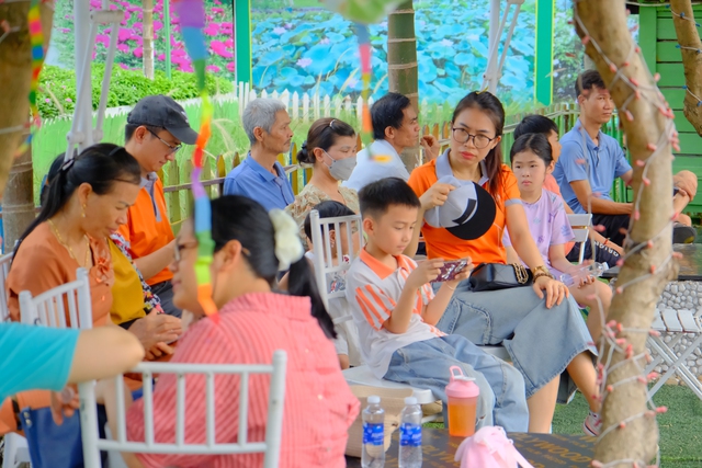 Cánh Diều Tuổi Thơ: Hành trình khơi gợi ký ức và chắp cánh ước mơ- Ảnh 8. Cánh Diều Tuổi Thơ: Hành trình khơi gợi ký ức và chắp cánh ước mơ- Ảnh 8.
