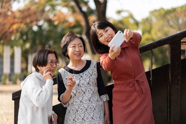 Tận hưởng tuổi già sung túc, viên mãn đơn giản hơn bạn nghĩ: Người thông thái luôn nói KHÔNG với 4 khoản chi tiêu "ngu ngốc"- Ảnh 1. Tận hưởng tuổi già sung túc, viên mãn đơn giản hơn bạn nghĩ: Người thông thái luôn nói KHÔNG với 4 khoản chi tiêu "ngu ngốc"- Ảnh 1.