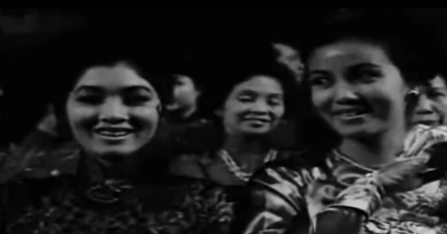 Đại minh tinh từng đi chung máy bay, ở chung khách sạn với NSƯT Thẩm Thúy Hằng: "Hằng dễ thương lắm"- Ảnh 1. Đại minh tinh từng đi chung máy bay, ở chung khách sạn với NSƯT Thẩm Thúy Hằng: "Hằng dễ thương lắm"- Ảnh 1.