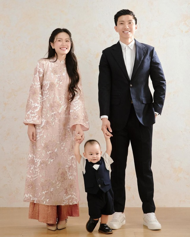 Visual "đỉnh nóc " của Doãn Hải My khi diện áo dài sánh đôi cùng Văn Hậu, nhan sắc đỉnh hơn cả thời thi hoa hậu- Ảnh 3. Visual "đỉnh nóc " của Doãn Hải My khi diện áo dài sánh đôi cùng Văn Hậu, nhan sắc đỉnh hơn cả thời thi hoa hậu- Ảnh 3.
