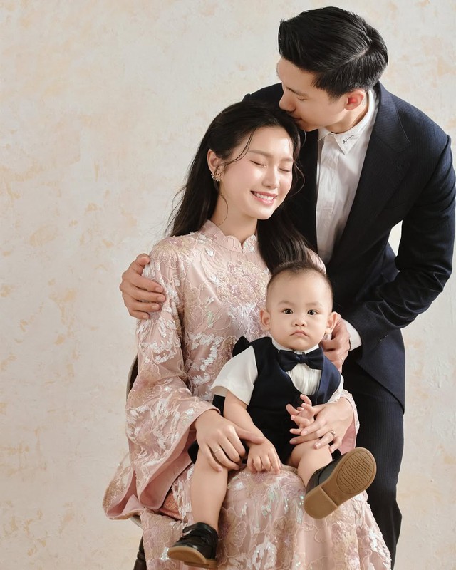 Visual "đỉnh nóc " của Doãn Hải My khi diện áo dài sánh đôi cùng Văn Hậu, nhan sắc đỉnh hơn cả thời thi hoa hậu- Ảnh 2. Visual "đỉnh nóc " của Doãn Hải My khi diện áo dài sánh đôi cùng Văn Hậu, nhan sắc đỉnh hơn cả thời thi hoa hậu- Ảnh 2.
