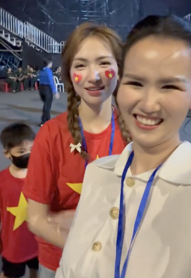 Hòa Minzy nói gì khi Võ Hạ Trâm hát ở đại lễ diễu binh 30/4?- Ảnh 3. Hòa Minzy nói gì nha cai hi88 Võ Hạ Trâm hát ở đại lễ diễu binh 30/4?- Ảnh 3.