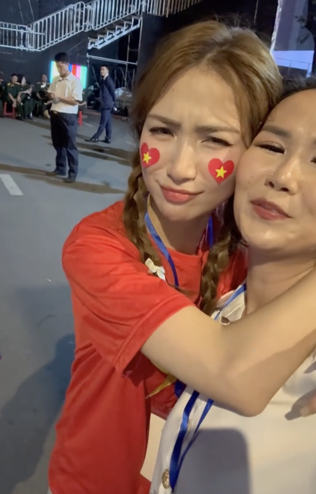 Hòa Minzy nói gì khi Võ Hạ Trâm hát ở đại lễ diễu binh 30/4?- Ảnh 1. Hòa Minzy nói gì nha cai hi88 Võ Hạ Trâm hát ở đại lễ diễu binh 30/4?- Ảnh 1.
