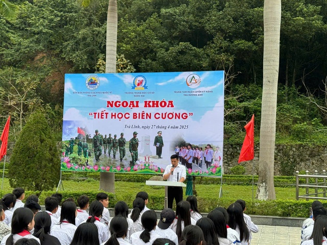 Chương trình ngoại khóa tiết học biên cương tuyên truyền 03 văn kiện pháp lý về biên giới đất liền VN-TQ cho 365 giáo viên và học sinh Trường THCS Nước Hai, huyện Hòa An. Chương trình ngoại khóa tiết học biên cương tuyên truyền 03 văn kiện pháp lý về biên giới đất liền VN-TQ cho 365 giáo viên và học sinh Trường THCS Nước Hai, huyện Hòa An.