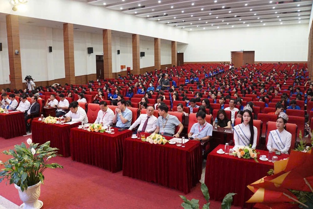 Phát động Cuộc thi viết “Vượt lên số phận” lần thứ VIII- Ảnh 7. Phát động Cuộc thi viết “Vượt lên số phận” lần thứ VIII- Ảnh 7.