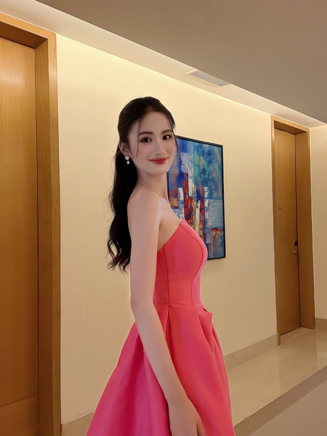 Hoa hậu Ý Nhi ngày đầu tại Miss World: Đụng dàn "ngựa chiến", nói tiếng Anh thế nào mà bị bắt bẻ?- Ảnh 4. Hoa hậu Ý Nhi ngày đầu tại Miss World: Đụng dàn "ngựa chiến", nói tiếng Anh thế nào mà bị bắt bẻ?- Ảnh 4.