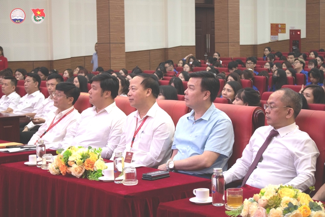 Phát động Cuộc thi viết “Vượt lên số phận” lần thứ VIII- Ảnh 7. Phát động Cuộc thi viết “Vượt lên số phận” lần thứ VIII- Ảnh 7.