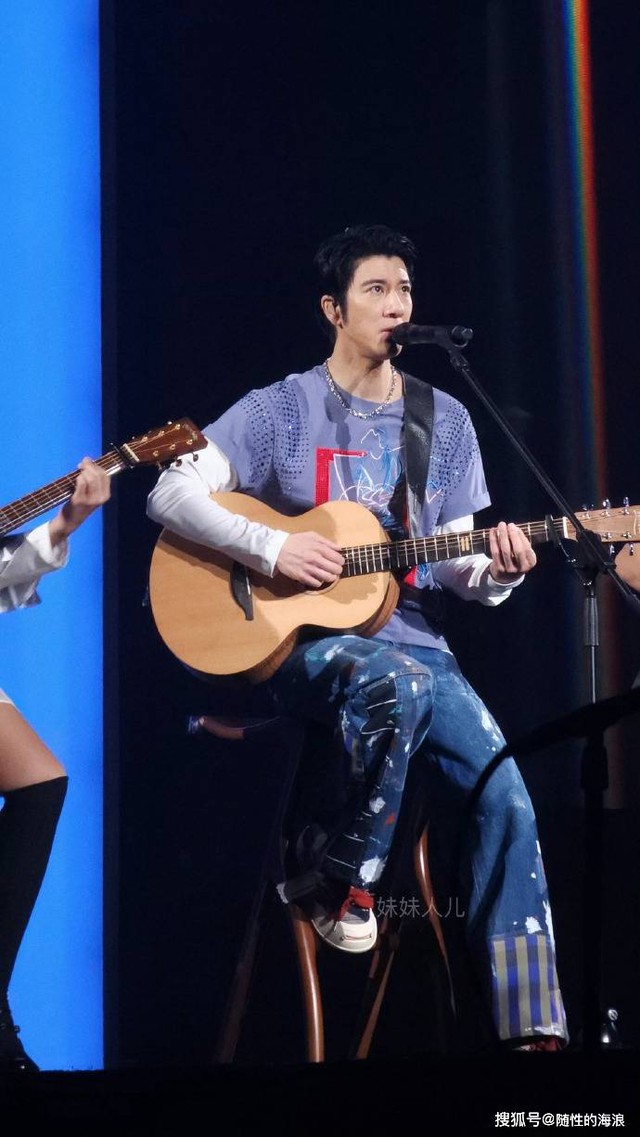Thiên vương "trăng hoa" bán sạch 30 nghìn vé concert trong 15 giây, hút hơn 5 tỷ view tạo nên sự kiện văn hóa phi thường- Ảnh 5. Thiên vương "trăng hoa" bán sạch 30 nghìn vé concert trong 15 giây, hút hơn 5 tỷ view tạo nên sự kiện văn hóa phi thường- Ảnh 5.