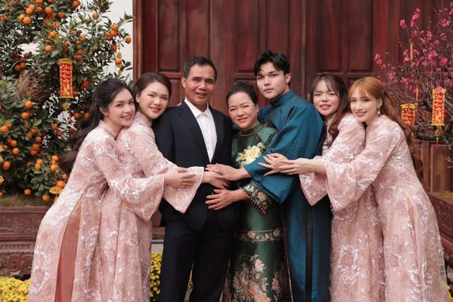Chuyện học hành trái ngược của chị em nhà Hoà Minzy qua lời kể "chính chủ": Đằng sau là bài học dạy con đắt giá - Ảnh 1.