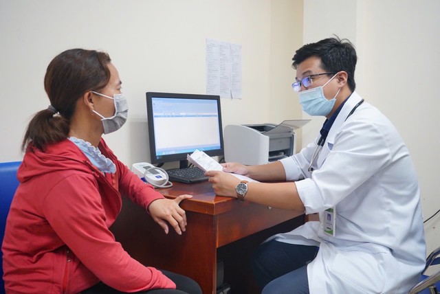 BS Nguyễn Văn Phước, công tác tại Khoa Nội Tim mạch, Bệnh viện Lê Văn Thịnh (TP.HCM) đang khám, tư vấn cho bệnh nhân BS Nguyễn Văn Phước, công tác tại Khoa Nội Tim mạch, Bệnh viện Lê Văn Thịnh (TP.HCM) đang khám, tư vấn cho bệnh nhân