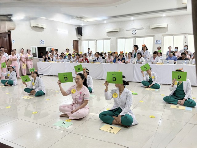 Sôi động Hội thi “Rung chuông vàng” tại Bệnh viện Phụ sản MêKông: Tri ân những người chăm sóc thầm lặng- Ảnh 2. Sôi động Hội thi “Rung chuông vàng” tại Bệnh viện Phụ sản MêKông: Tri ân những người chăm sóc thầm lặng- Ảnh 2.