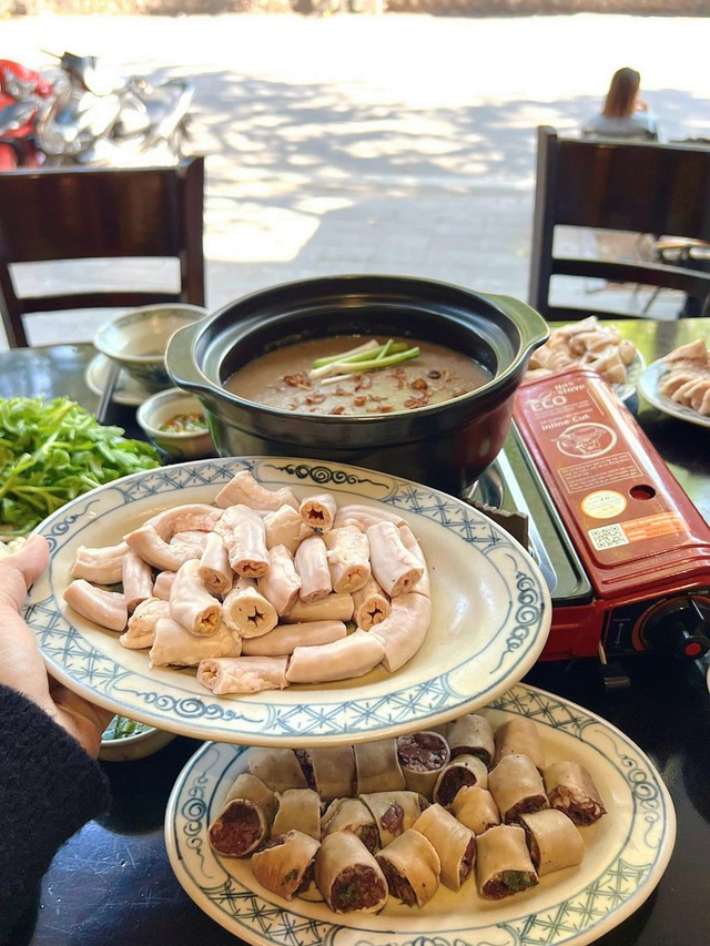 Dân sành ăn tiết lộ loạt quán lòng ngon không phải ai cũng biết ở Hà Nội, bất ngờ với nơi bán 500k/đĩa mà khách vẫn nườm nượp- Ảnh 8. Dân sành ăn tiết lộ loạt quán lòng ngon không phải ai cũng biết ở Hà Nội, bất ngờ với nơi bán 500k/đĩa mà khách vẫn nườm nượp- Ảnh 8.