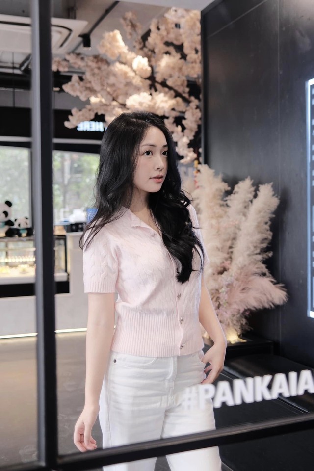 Hotgirl Bắc Giang lấy chồng cầu thủ được khen xinh nhất dàn WAGs Việt, đến Doãn Hải My còn phải thốt lên "xuất sắc"- Ảnh 1. Hotgirl Bắc Giang lấy chồng cầu thủ được khen xinh nhất dàn WAGs Việt, đến Doãn Hải My còn phải thốt lên "xuất sắc"- Ảnh 1.
