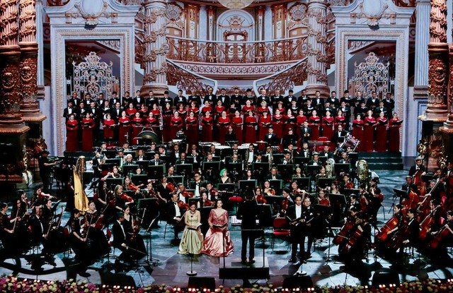 Các nghệ sĩ thể hiện Tác phẩm Giao hưởng số 9 của Beethoven. Các nghệ sĩ thể hiện Tác phẩm Giao hưởng số 9 của Beethoven.