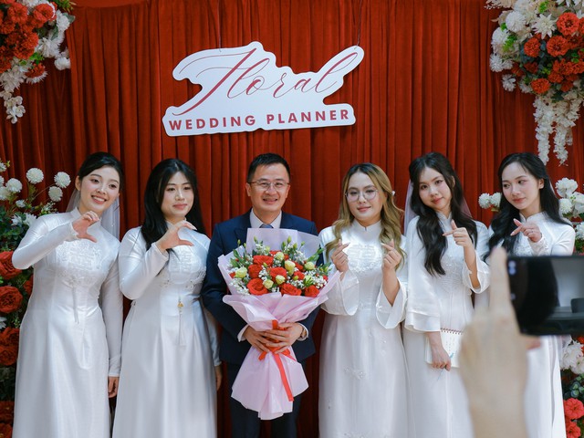 Đồ án tốt nghiệp của "con nhà người ta" sáng tạo đến mức bê cả đám hỏi đến trường: Sinh viên hóa cô dâu, thầy cô thành khách mời hết!- Ảnh 7. Đồ án tốt nghiệp của "con nhà người ta" sáng tạo đến mức bê cả đám hỏi đến trường: Sinh viên hóa cô dâu, thầy cô thành khách mời hết!- Ảnh 7.
