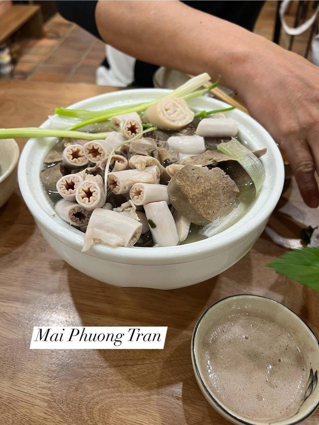 Dân sành ăn tiết lộ loạt quán lòng ngon không phải ai cũng biết ở Hà Nội, bất ngờ với nơi bán 500k/đĩa mà khách vẫn nườm nượp- Ảnh 4. Dân sành ăn tiết lộ loạt quán lòng ngon không phải ai cũng biết ở Hà Nội, bất ngờ với nơi bán 500k/đĩa mà khách vẫn nườm nượp- Ảnh 4.