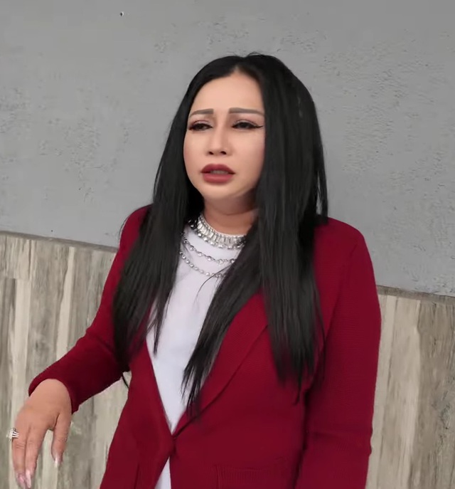 Người lo liệu giấy tờ cho Quý Bình sang Mỹ: "Tôi gặp tai nạn, bị cướp đều khấn tên Bình"- Ảnh 1. Người lo liệu giấy tờ cho Quý Bình sang Mỹ: "Tôi gặp tai nạn, bị cướp đều khấn tên Bình"- Ảnh 1.