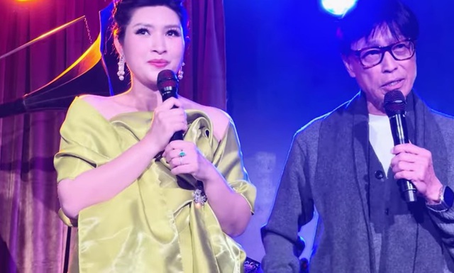 Danh ca Tuấn Ngọc 77 tuổi khiến khán giả thốt lên: "Như trai Hàn, đẹp quá!"- Ảnh 2. Danh ca Tuấn Ngọc 77 tuổi khiến khán giả thốt lên: "Như trai Hàn, đẹp quá!"- Ảnh 2.
