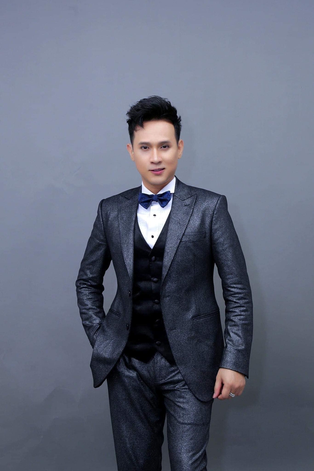 Đây là người đầu tiên thắp lửa nghề cho “cha đẻ” siêu hit nhạc Việt 4 tỷ view, làm 3 điều khiến netizen gật gù "cơ duyên đáng quý"- Ảnh 4. Đây là người đầu tiên thắp lửa nghề cho “cha đẻ” siêu hit nhạc Việt 4 tỷ view, làm 3 điều khiến netizen gật gù "cơ duyên đáng quý"- Ảnh 4.