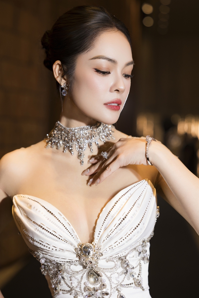 Dương Cẩm Lynh tái xuất sau biến cố nợ nần với vòng eo 58- Ảnh 1.