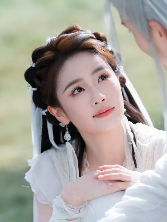 7 tạo hình mãn nhãn nhất của Bạch Lộc từ đầu phim "Lâm Giang Tiên" tới giờ: Càng đơn giản, càng diễm lệ- Ảnh 5. 7 tạo hình mãn nhãn nhất của Bạch Lộc từ đầu phim "Lâm Giang Tiên" tới giờ: Càng đơn giản, càng diễm lệ- Ảnh 5.