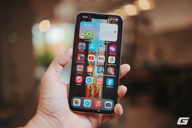 iPhone 13 Pro sau 2 năm: Mặt lưng vỡ nát, pin còn 82%, không muốn lên đời nhưng có thể phải nghĩ lại vì iOS 26- Ảnh 2. iPhone 13 Pro sau 2 năm: Mặt lưng vỡ nát, pin còn 82%, không muốn lên đời nhưng có thể phải nghĩ lại vì iOS 26- Ảnh 2.