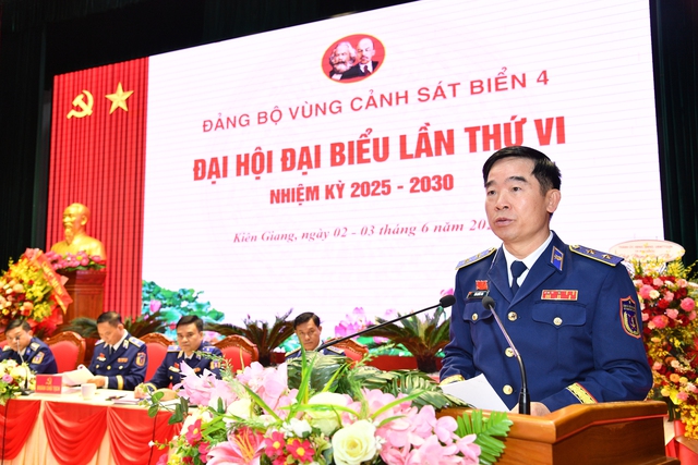 Trung tướng Bùi Quốc Oai, Bí thư Đảng ủy - Chính ủy Cảnh sát biển Việt Nam phát biểu chỉ đạo Đại hội. Trung tướng Bùi Quốc Oai, Bí thư Đảng ủy - Chính ủy Cảnh sát biển Việt Nam phát biểu chỉ đạo Đại hội.