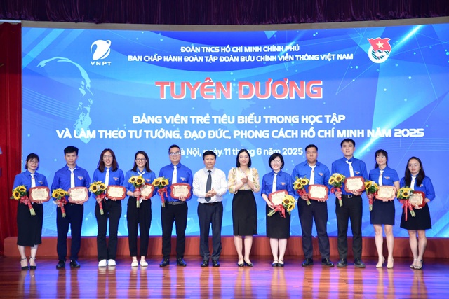 Vinh danh 31 Đảng viên trẻ tiêu biểu năm 2025. Vinh danh 31 Đảng viên trẻ tiêu biểu năm 2025.