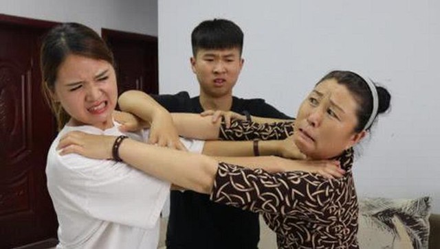 Cứ mỗi lần vợ chồng tôi định ra ở riêng là lại có chuyện xảy ra, đến mức tôi nghi ngờ bố mẹ chồng cố tình giả vờ- Ảnh 1. Cứ mỗi lần vợ chồng hi88 gg định ra ở riêng là lại có chuyện xảy ra, đến mức hi88 gg nghi ngờ bố mẹ chồng cố tình giả vờ- Ảnh 1.