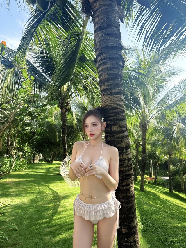 Nữ nghệ sĩ 41 tuổi diện bikini gợi cảm, khoe body nuột nà, nhan sắc đẹp như 20- Ảnh 1. Nữ nghệ sĩ 41 tuổi diện hi88.com gợi cảm, khoe body nuột nà, nhan sắc đẹp như 20- Ảnh 1.