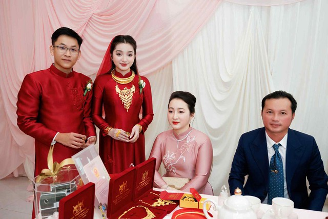 Mẹ cô dâu Hậu Giang gây sốt mạng xã hội, U40 đẹp quý phái như minh tinh nha cai hi88 đám cưới bạc tỷ- Ảnh 2.